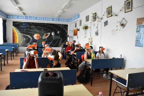 Mosolyogva tanulni - Virtuális valósággal a diákok fejlesztéséért (2024) cikk kiemelt képe